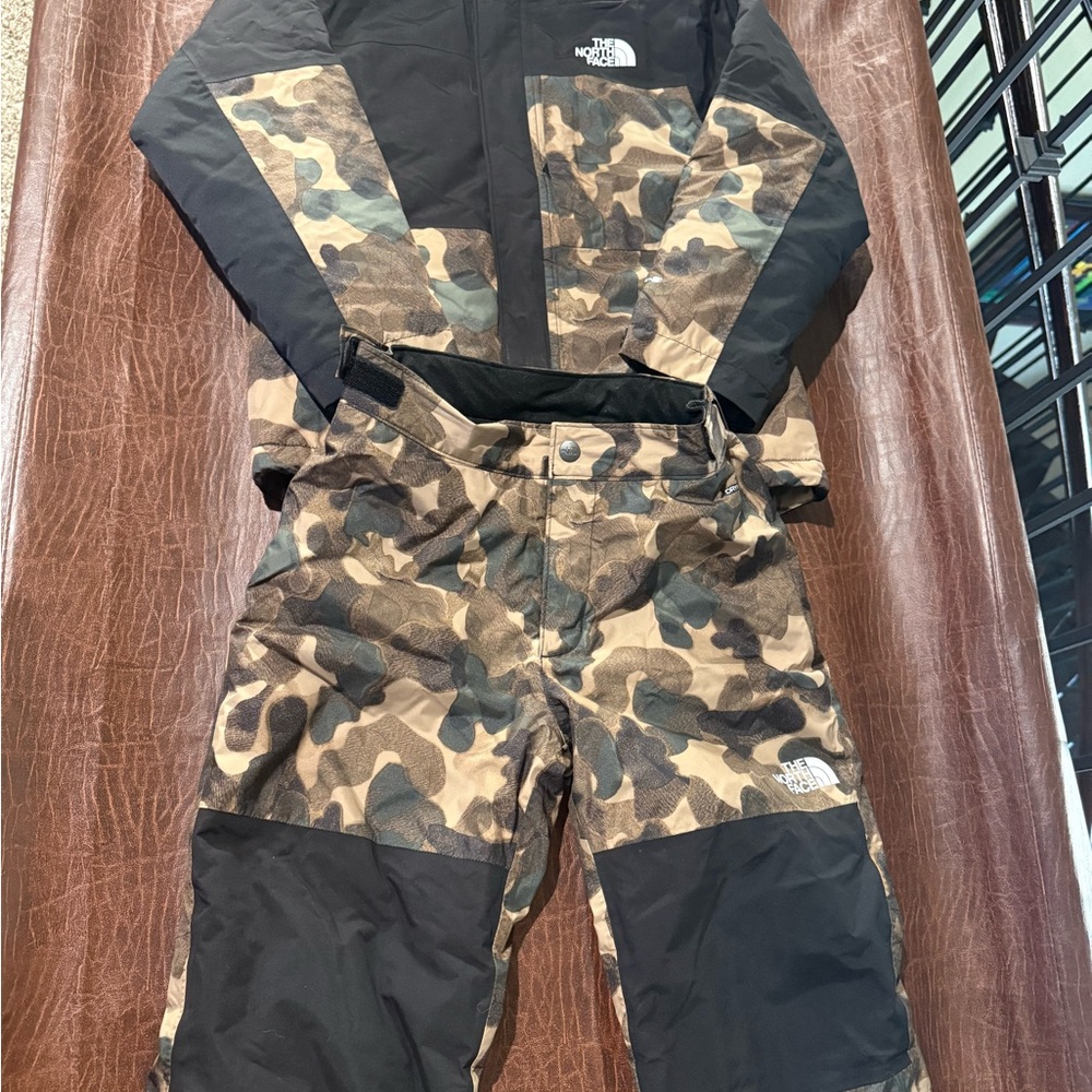 North Face Kids Camo 3pcs Ski Set YM (10), Jacket, Pants, NWT Bibs